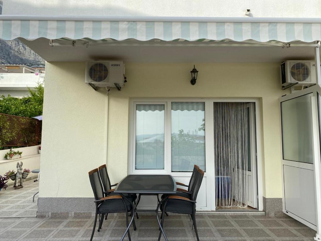 Apartmani Znaor Baska Voda Luaran gambar