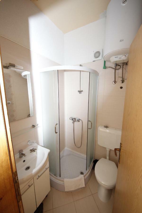 Apartmani Znaor Baska Voda Luaran gambar