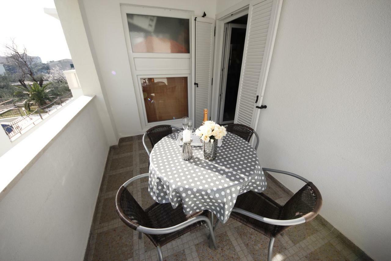 Apartmani Znaor Baska Voda Luaran gambar