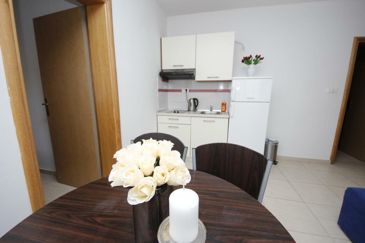 Apartmani Znaor Baska Voda Luaran gambar