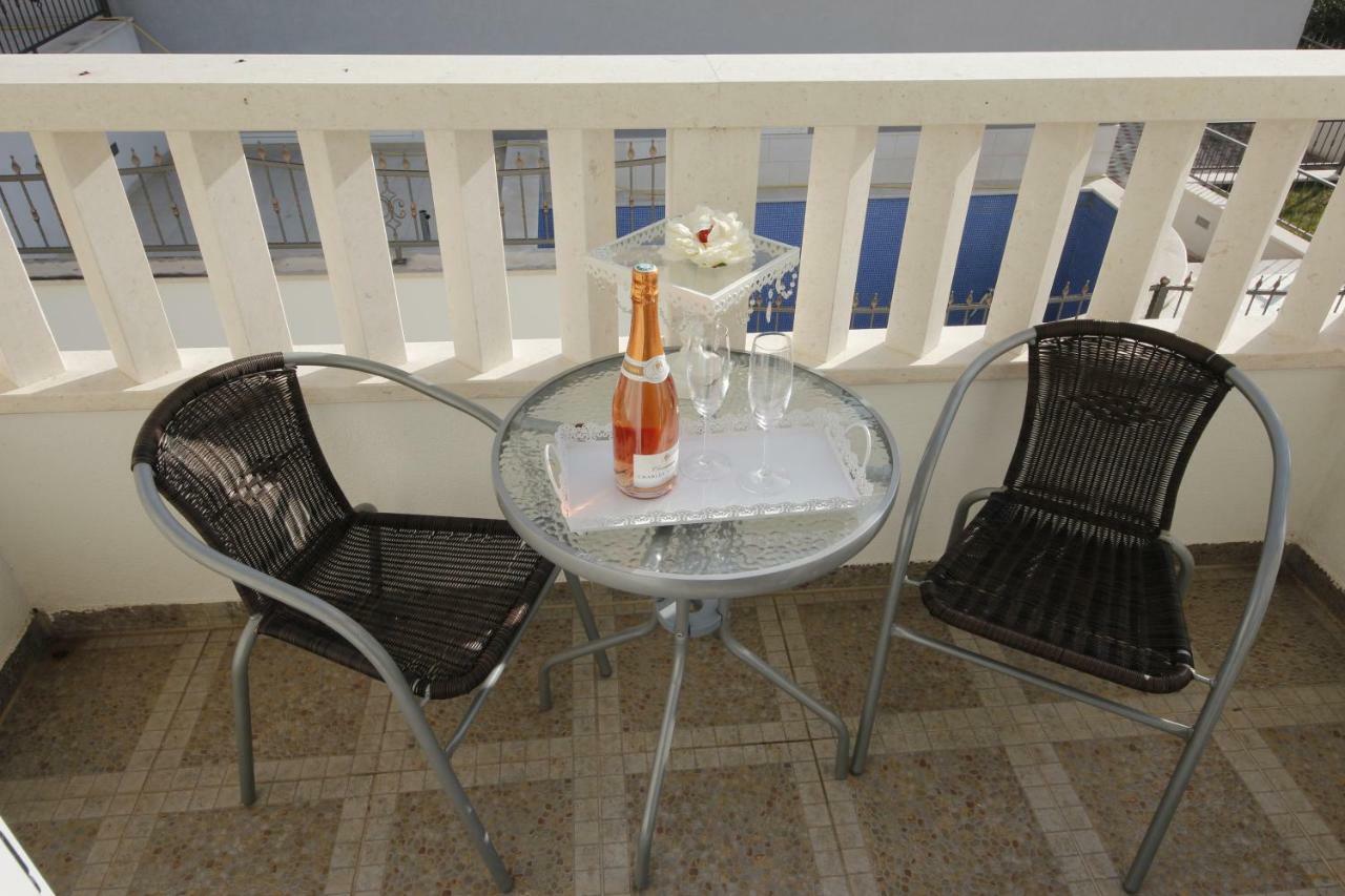 Apartmani Znaor Baska Voda Luaran gambar
