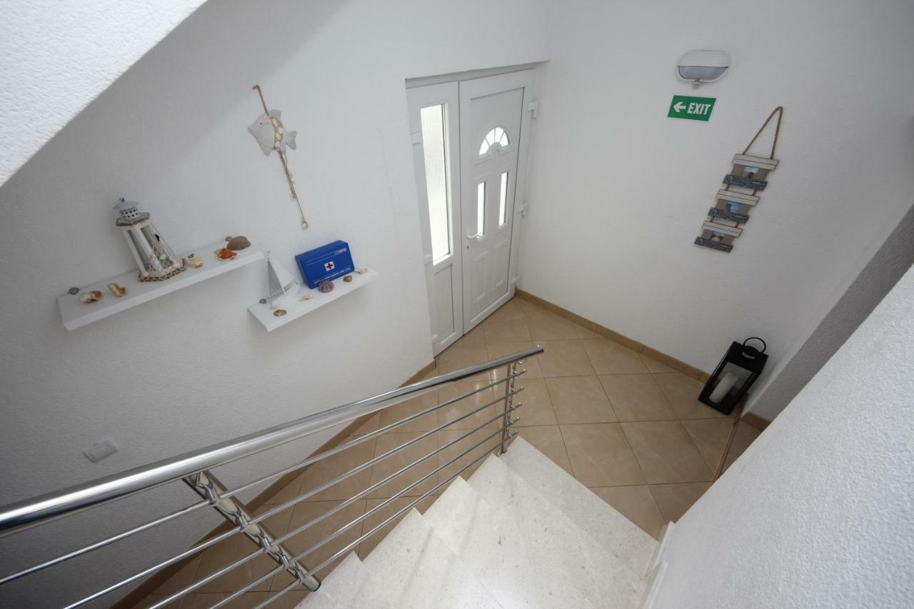 Apartmani Znaor Baska Voda Luaran gambar