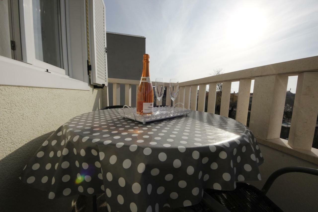 Apartmani Znaor Baska Voda Luaran gambar